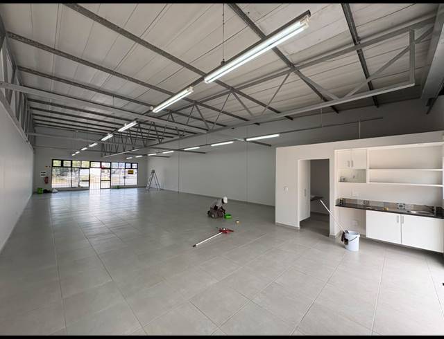 200M² RETAIL TO LET IN GANTS PLAZA